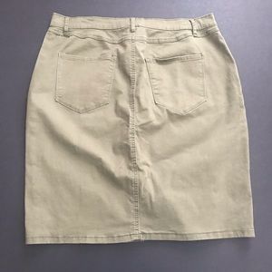 Nine West Skirts - Olive Nine West pencil skirt Nine West Skirts - Olive Nine West pencil skirt